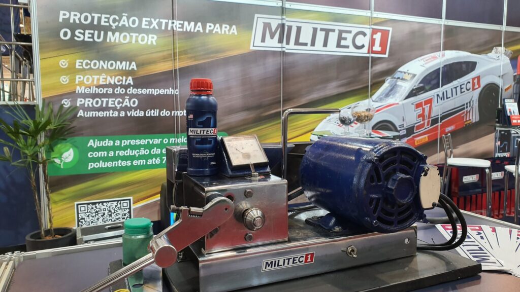 O simulador de atrito foi uma atração estande da Militec Brasil no Old & Low Car. Foto: Renyere Trovão