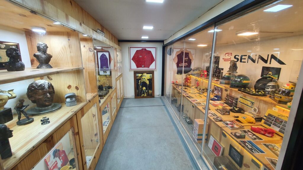 O acervo de peças do ídolo Ayrton Senna foi um dos destaques do evento. Foto: Renyere Trovão