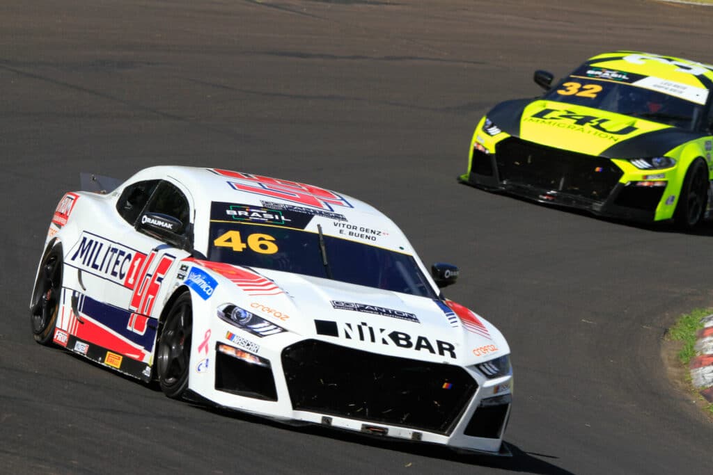 O carro 46 de Vitor Genz durante durante a prova de Tarumã, em Viamão (RS). Foto: Luciano Santos/ SiGCom