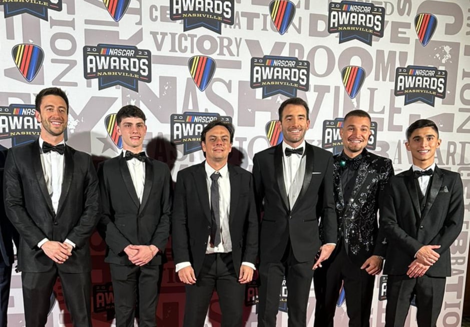 Brasucas na NASCAR Awards: (esq. para dir.) Gabriel Casagrande, Guilherme Backes, Thiago Marques, Vitor Genz, MC Gui e Rafa Dias. Foto: Divulgação
