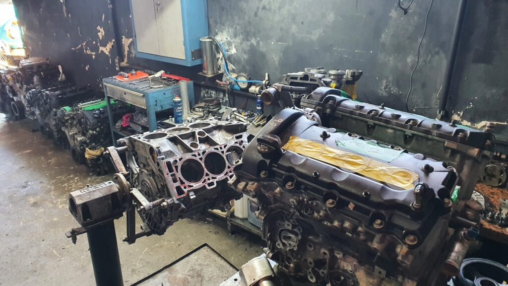 A cada etapa, cerca de 6 a 7 motores da NASCAR Brasil são revisados pela RCR. Foto: Renyere Trovão.