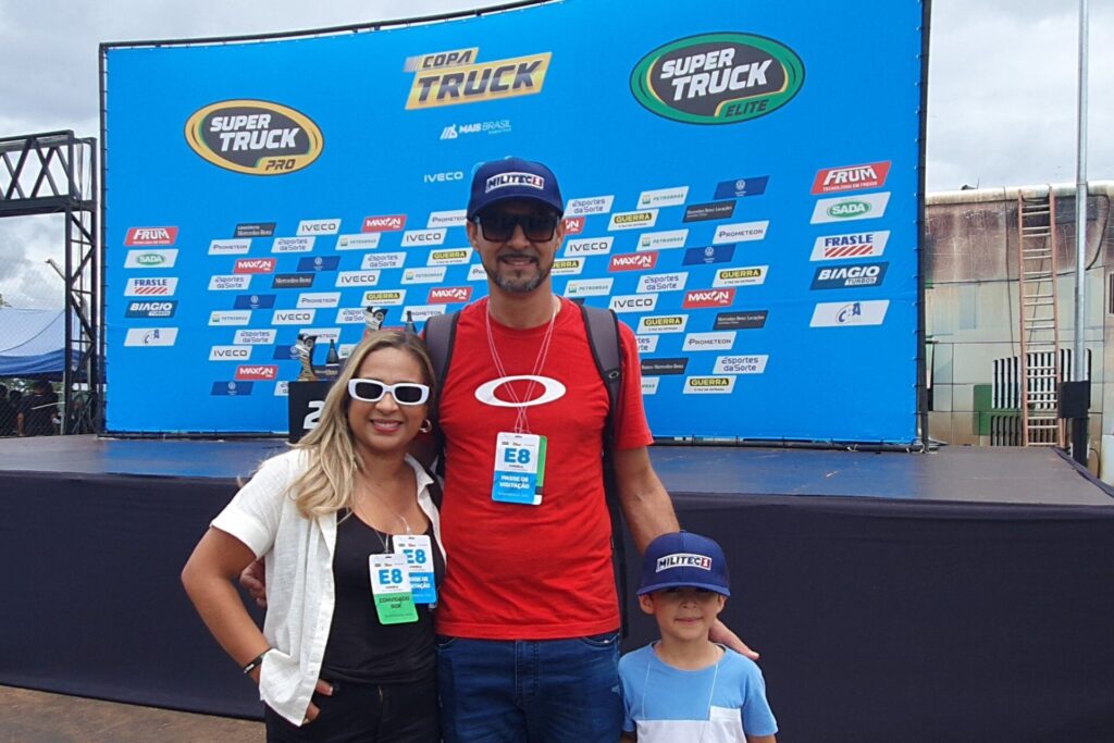 O proprietário da Royal Motos, Ageu Coutinho, de Belo Horizonte, levou a família para conhecer o circuito da NASCAR Brasil. Foto: Renyere Trovão